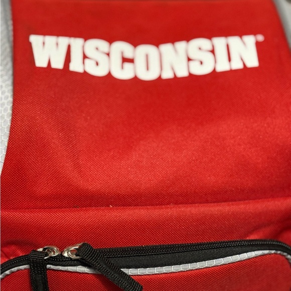 Badger’s Cooler Red Backpack with WISCONSIN Logo - Picture 2 of 9